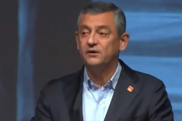 Özel’den İsviçre’de mesaj: ‘CHP&... Özel’den İsviçre’de mesaj: ‘CHP&...