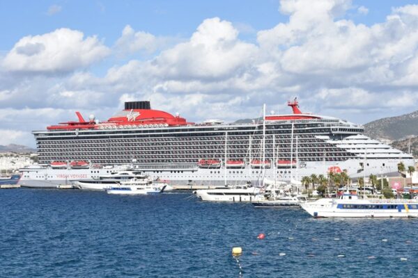 Bodrum’a denizden 2 bin 612 yolcu geldi