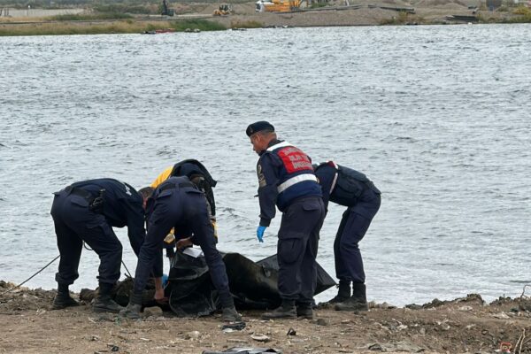 Nehirde korkunç olay: Erkek cesedi bulundu Nehirde korkunç olay: Erkek cesedi bulundu