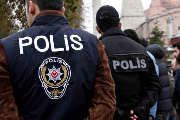 Tepecik’te uyuşturucu baskını… Polis y...