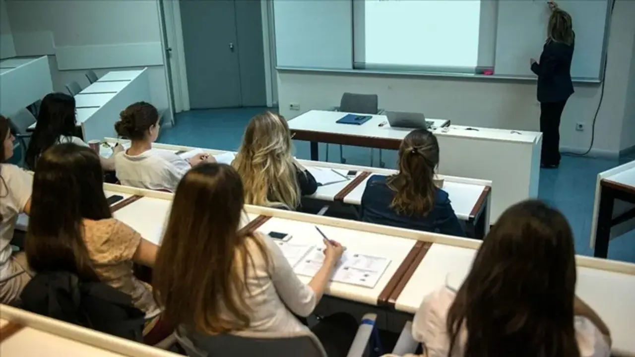 Gelecek yıl başlıyor: Üniversite öğrencilerine 3 yılda mezun olma imkanı