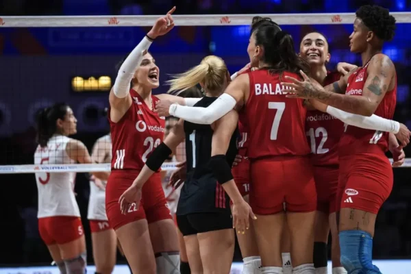Filenin Sultanları finalde: Rakip Brezilya! Filenin Sultanları finalde: Rakip Brezilya!